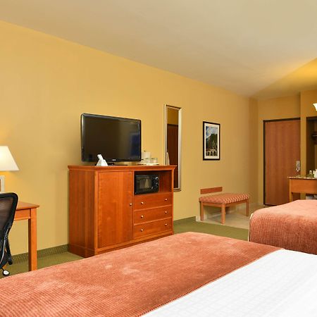 Best Western Plus Swiss Chalet Hotel & Suites Pecos Exterior photo