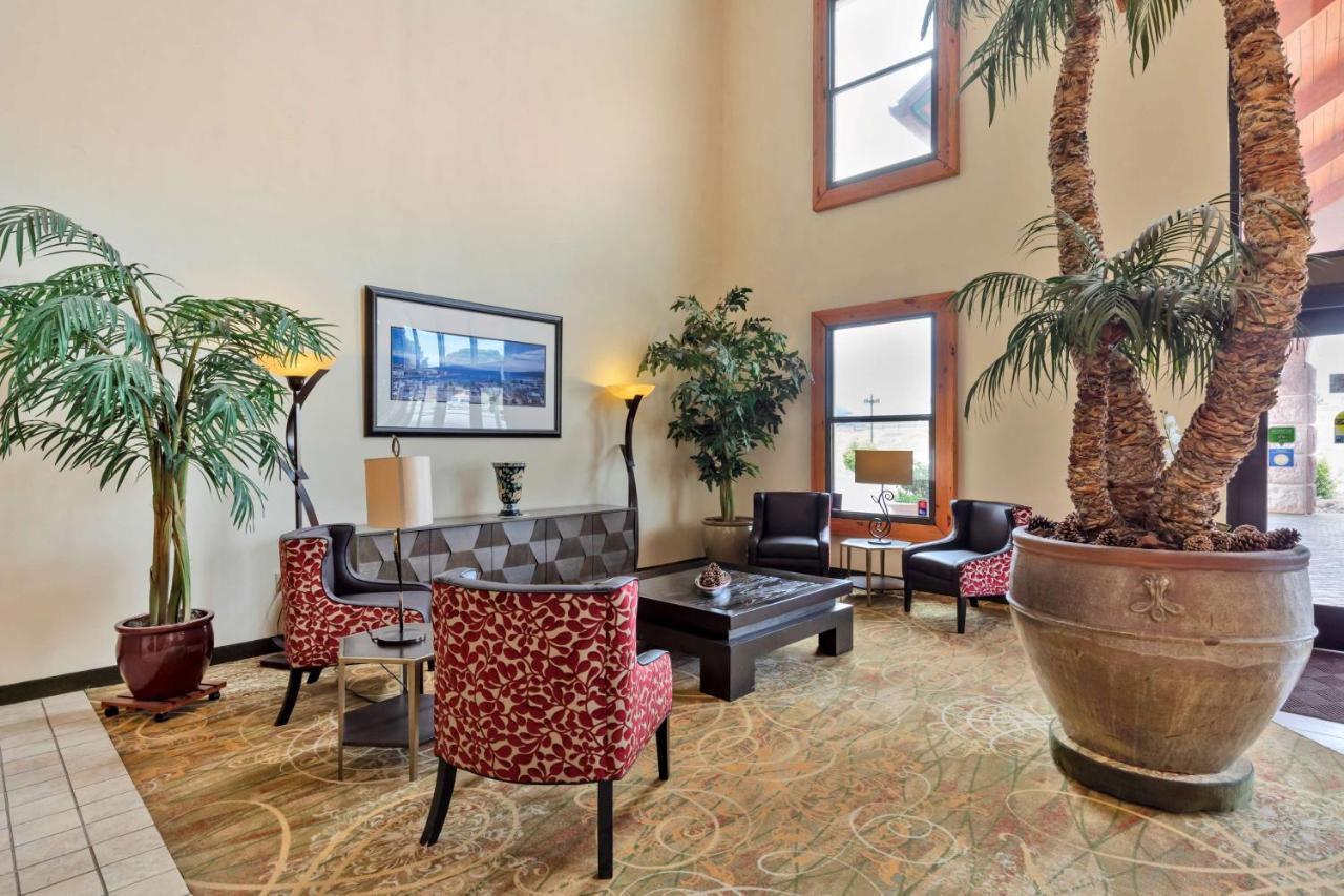 Best Western Plus Swiss Chalet Hotel & Suites Pecos Exterior photo