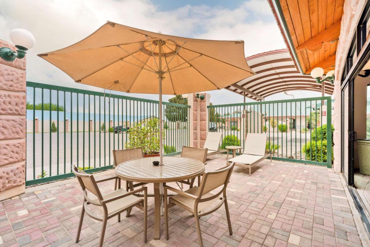 Best Western Plus Swiss Chalet Hotel & Suites Pecos Exterior photo