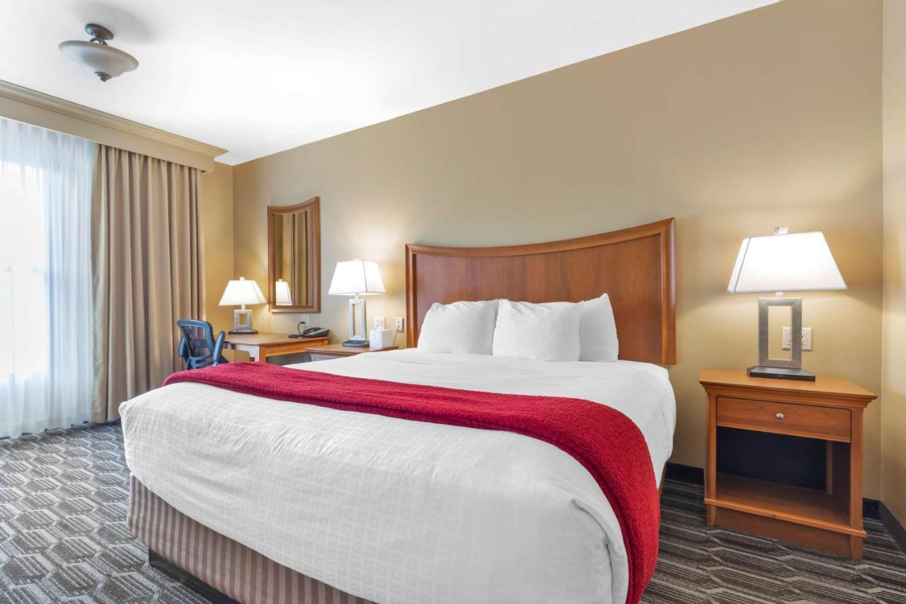 Best Western Plus Swiss Chalet Hotel & Suites Pecos Exterior photo