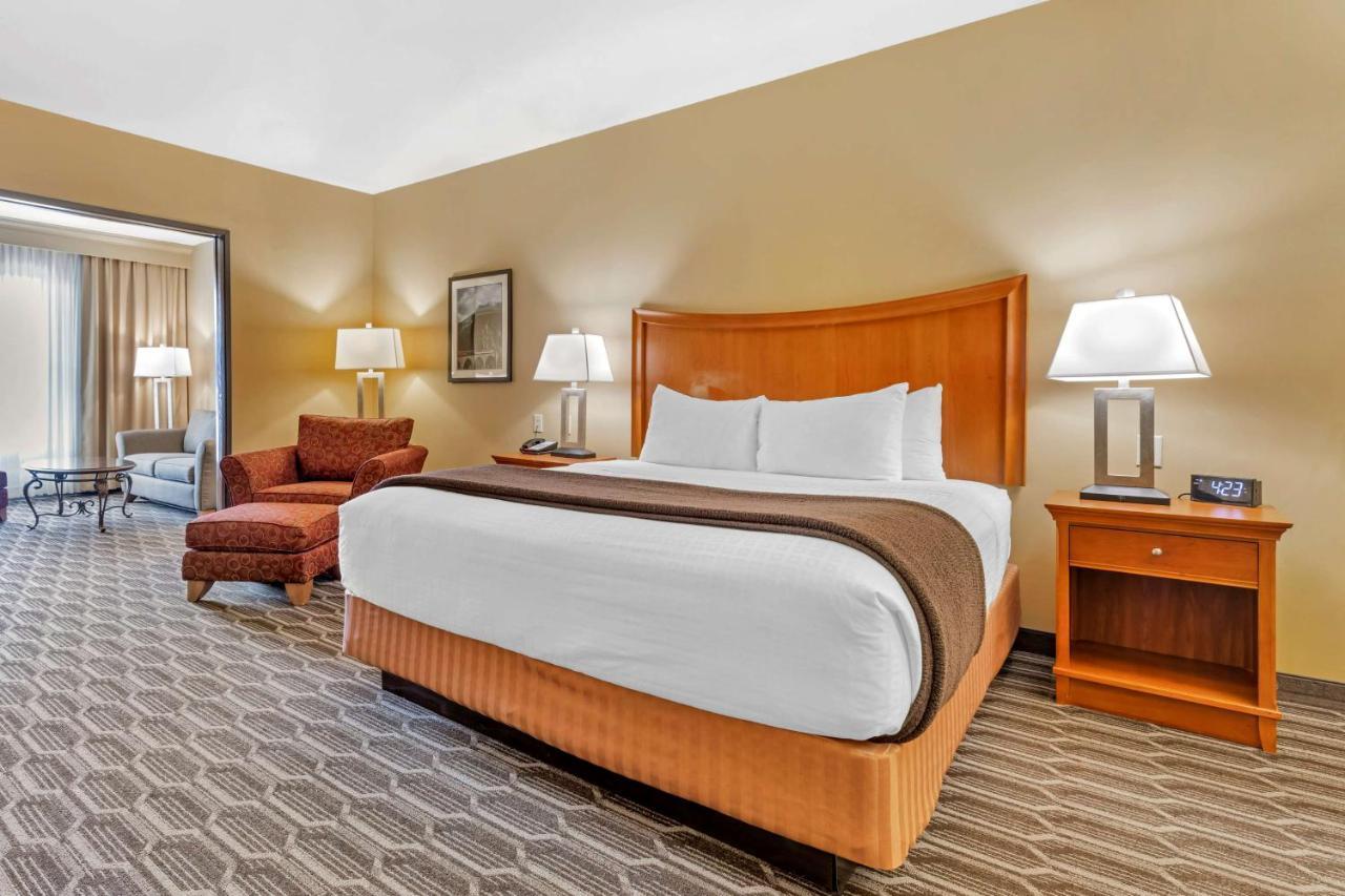 Best Western Plus Swiss Chalet Hotel & Suites Pecos Exterior photo