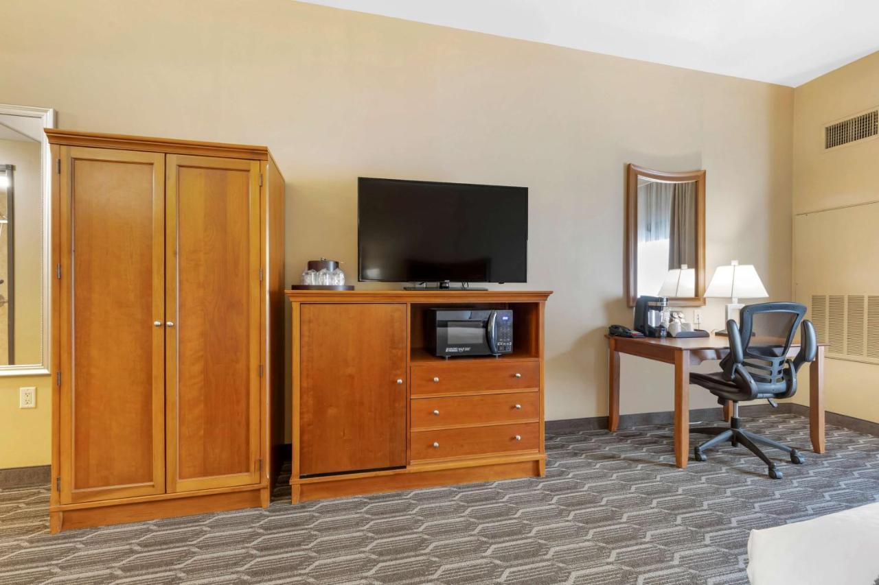 Best Western Plus Swiss Chalet Hotel & Suites Pecos Exterior photo