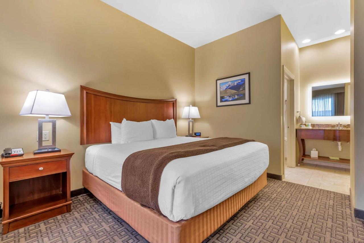 Best Western Plus Swiss Chalet Hotel & Suites Pecos Exterior photo