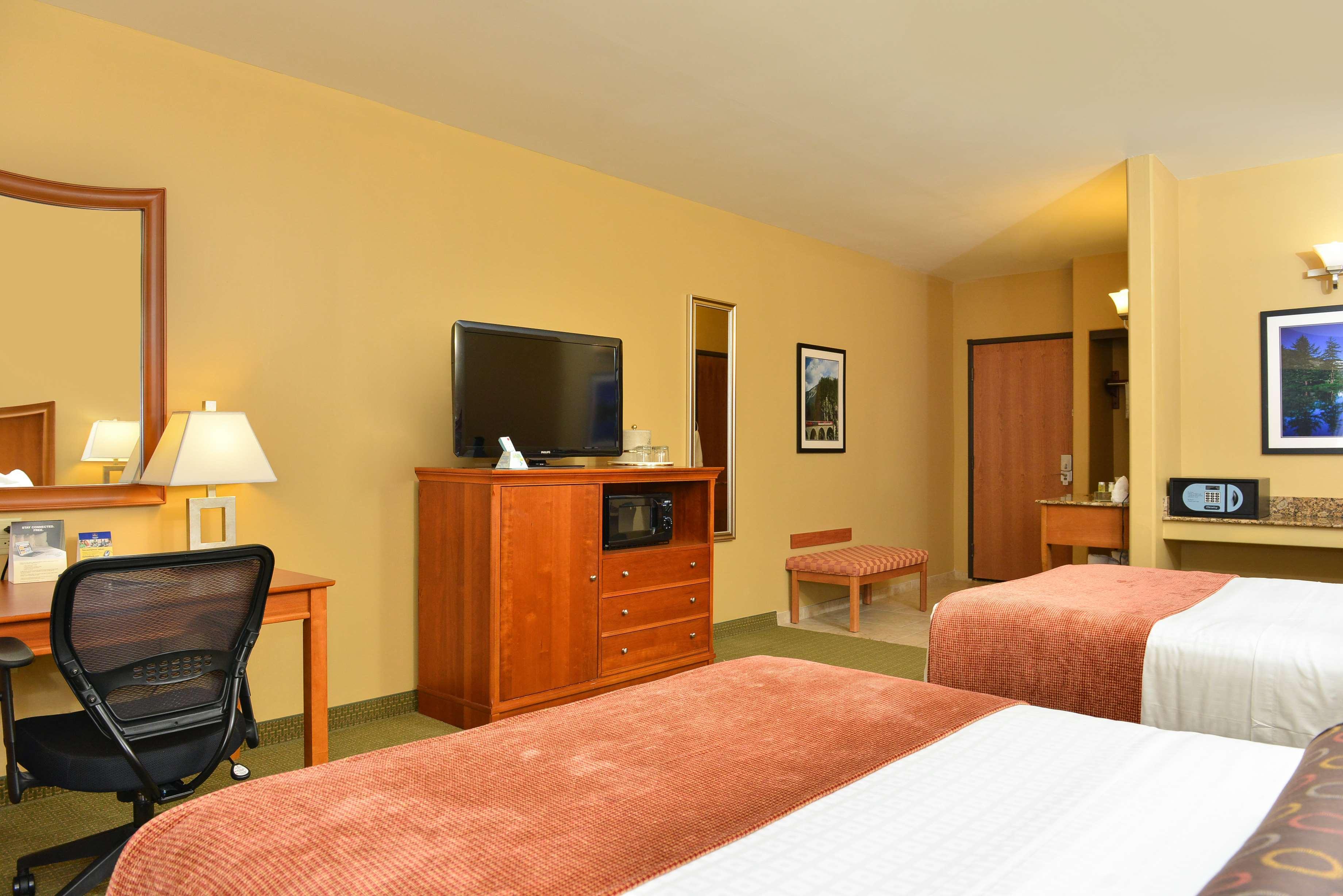 Best Western Plus Swiss Chalet Hotel & Suites Pecos Exterior photo