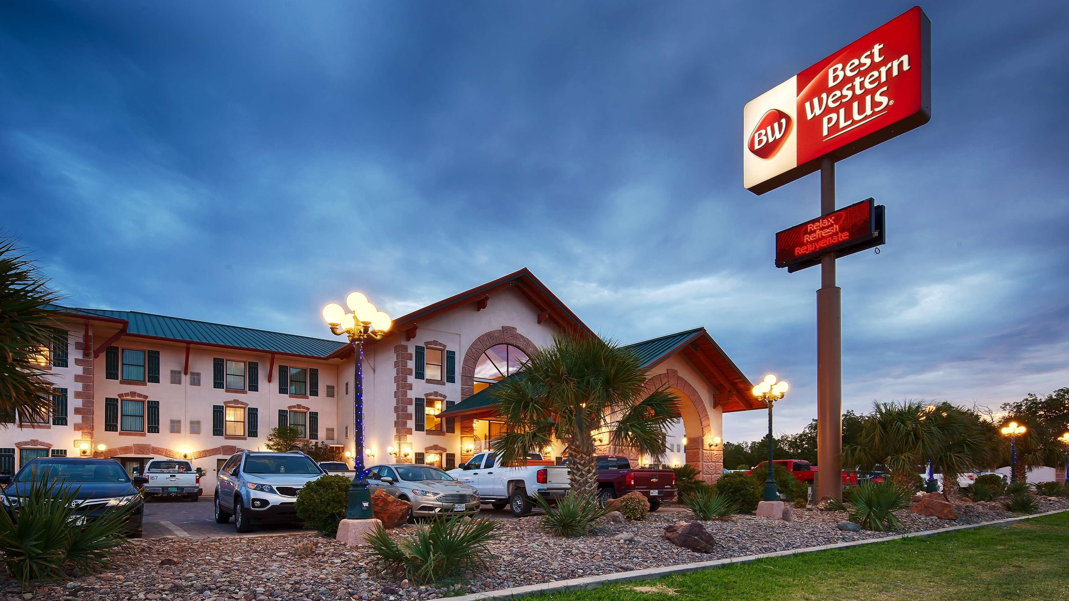 Best Western Plus Swiss Chalet Hotel & Suites Pecos Exterior photo