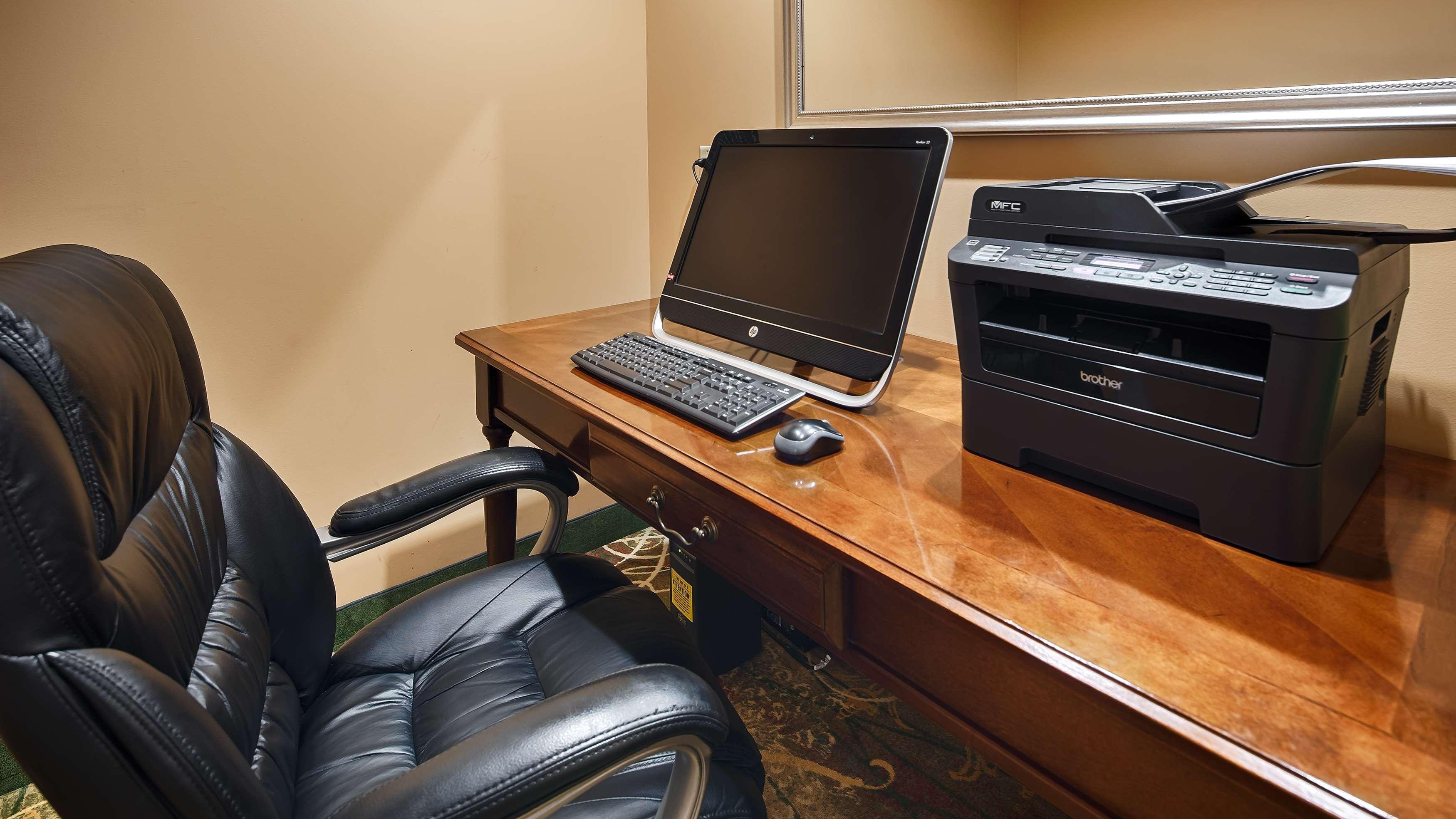 Best Western Plus Swiss Chalet Hotel & Suites Pecos Exterior photo