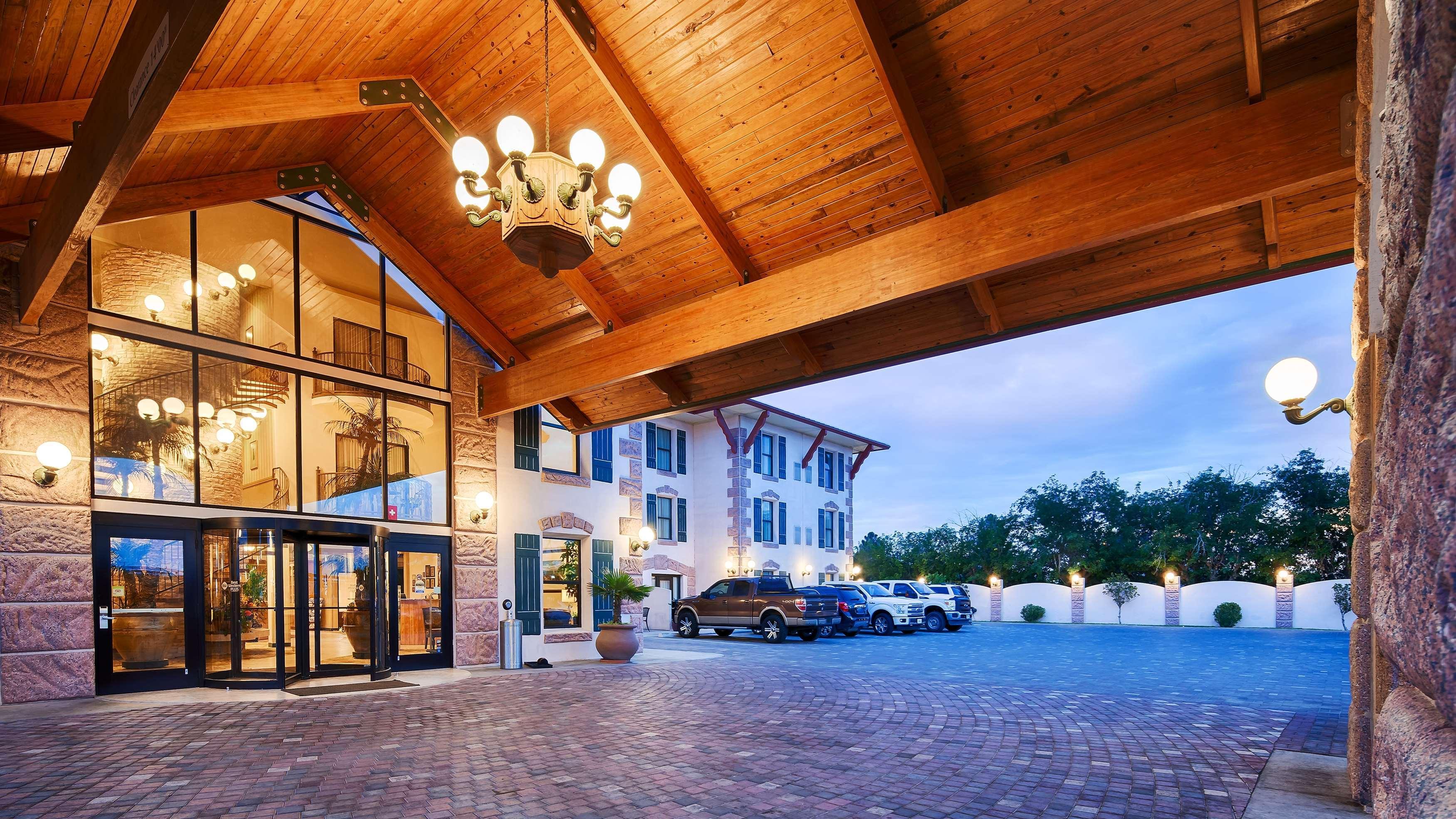 Best Western Plus Swiss Chalet Hotel & Suites Pecos Exterior photo