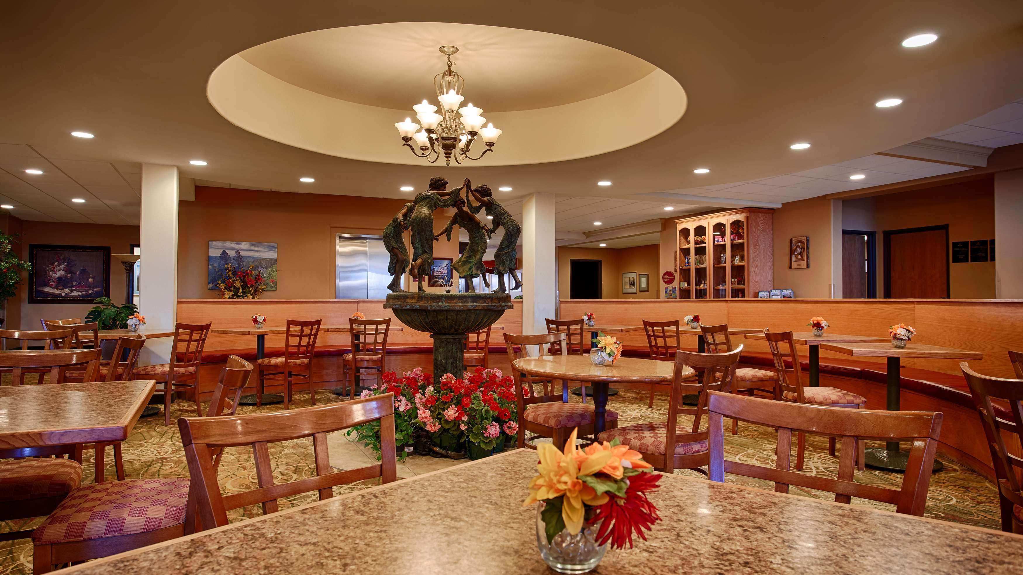 Best Western Plus Swiss Chalet Hotel & Suites Pecos Exterior photo