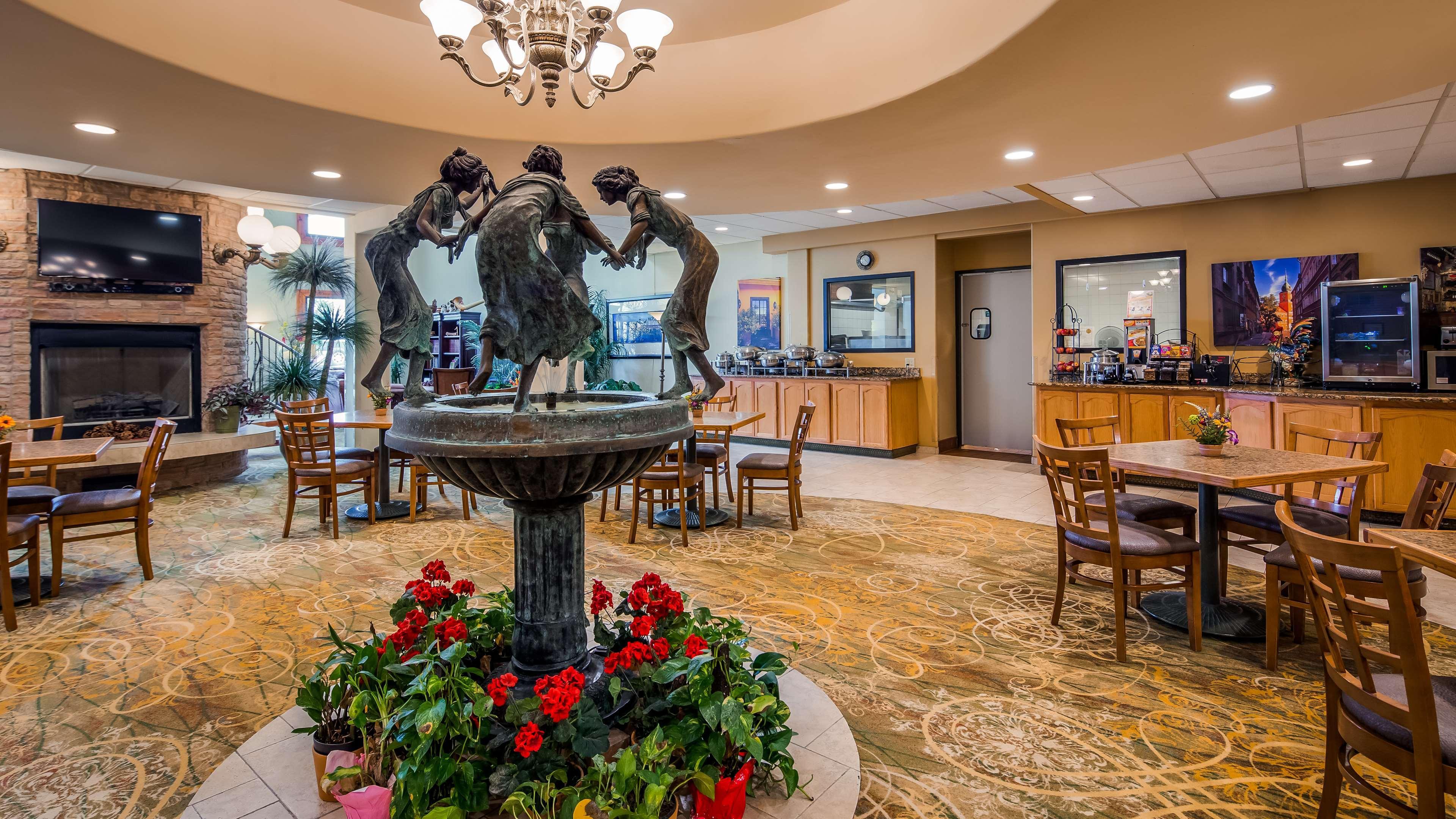 Best Western Plus Swiss Chalet Hotel & Suites Pecos Exterior photo